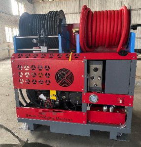 <b>700mm管径管道高压疏通清洗机</b>